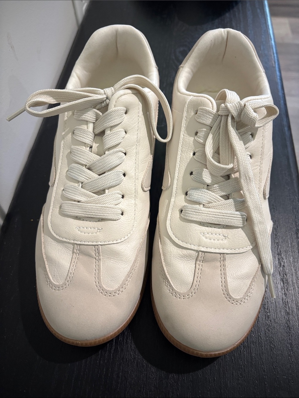 Dolce Vita Women's Cream Lace-Up Sneakers